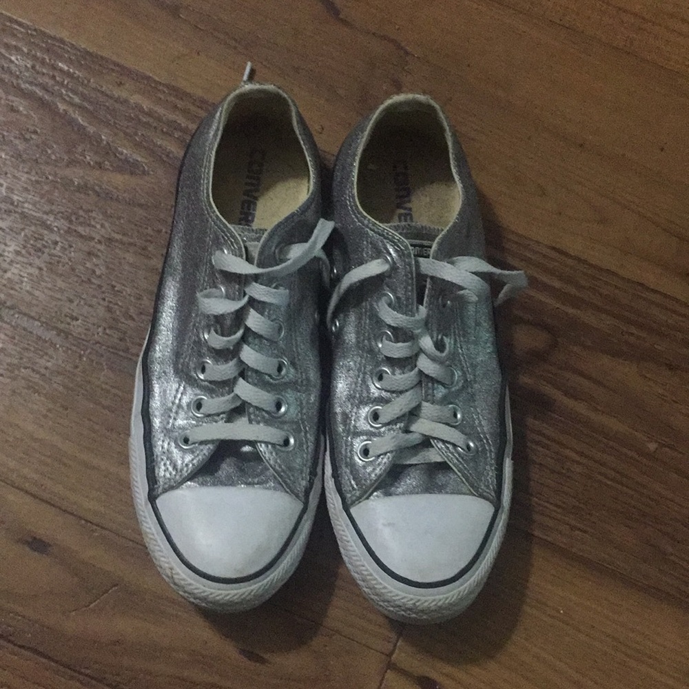Converse shiny silver